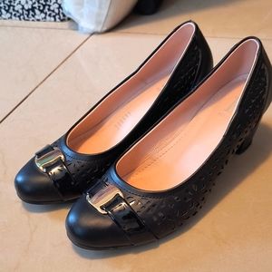 Leather black heels shoes